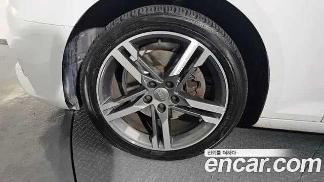 Audi A4 2019 — Photo 3/20