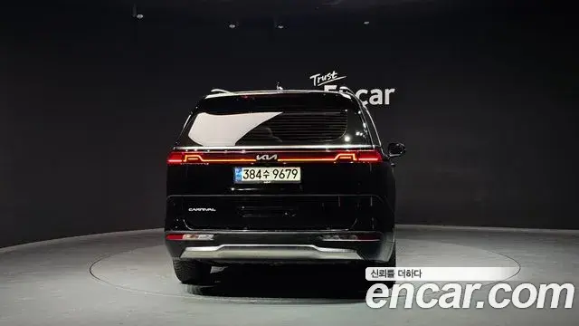 Kia Carnival 2022 — ფოტო 15/20