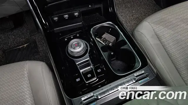 Kia Carnival 2022 — ფოტო 17/20