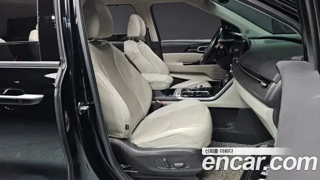 Kia Carnival 2022 — ფოტო 16/20