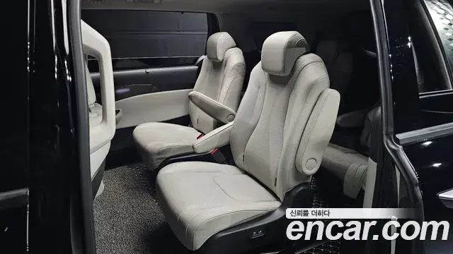 Kia Carnival 2022 — ფოტო 7/20