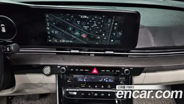 Kia Carnival 2022 — ფოტო 6/20