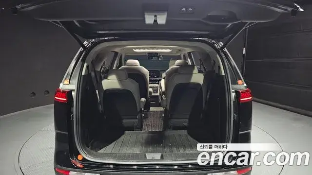 Kia Carnival 2022 — ფოტო 10/20