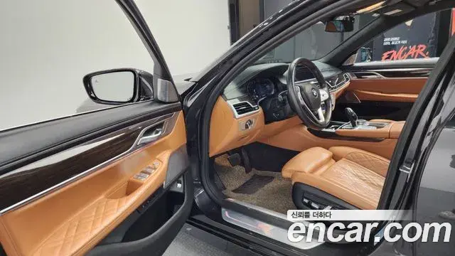 BMW 7 Series 2022 — Фото 10/20