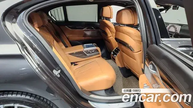 BMW 7 Series 2022 — Фото 12/20