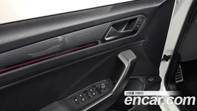 Volkswagen T-Roc 2021 — Şəkil 16/20