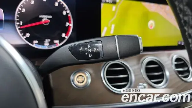 Mercedes-Benz E-Class 2018 — Photo 18/20
