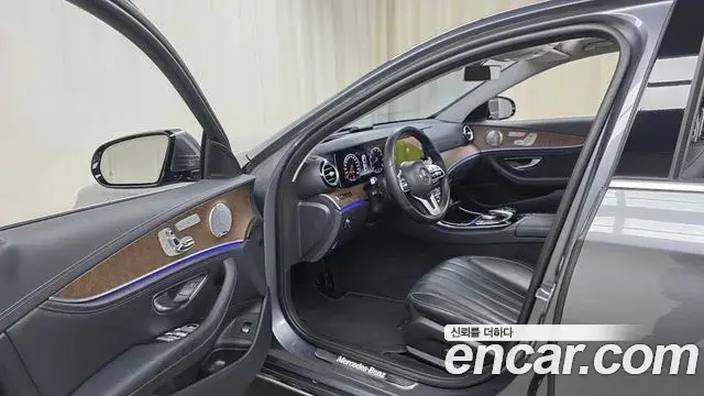 Mercedes-Benz E-Class 2018 — Photo 14/20