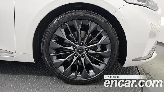 Kia K8 2023 — Şəkil 18/20