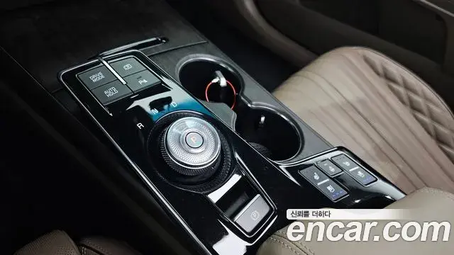Kia K8 2023 — Şəkil 10/20