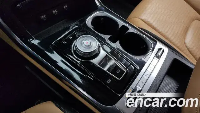 Kia Carnival 2020 — ფოტო 15/20