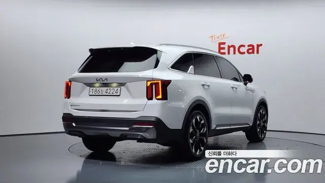 Kia Sorento 2023 — Фото 1/20