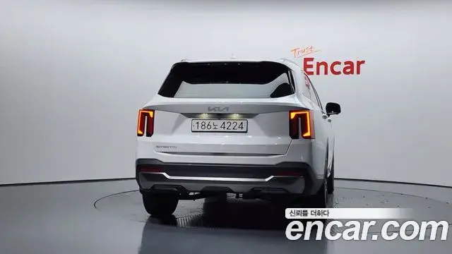 Kia Sorento 2023 — Фото 3/20