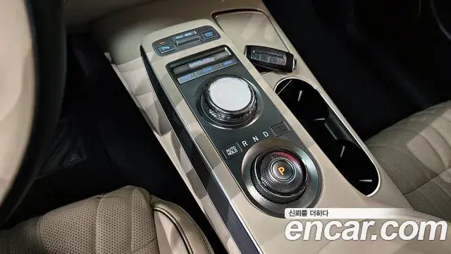 Genesis GV70 2022 — Şəkil 16/20