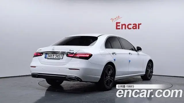 Mercedes-Benz E-Class 2021 — ფოტო 5/20