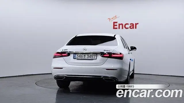 Mercedes-Benz E-Class 2021 — ფოტო 10/20