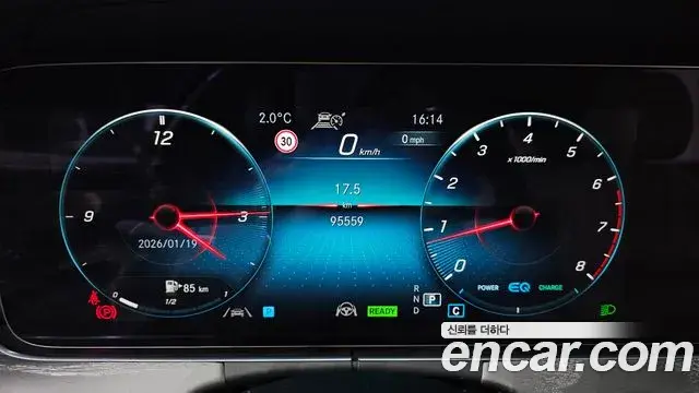 Mercedes-Benz E-Class 2021 — ფოტო 14/20