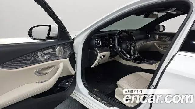 Mercedes-Benz E-Class 2021 — ფოტო 2/20