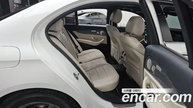 Mercedes-Benz E-Class 2021 — ფოტო 9/20