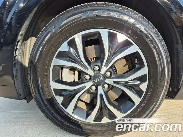 Kia Carnival 2021 — Photo 9/15