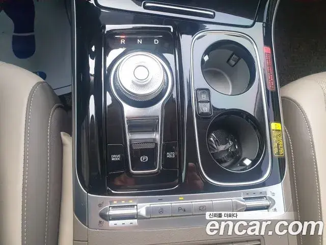 Kia Carnival 2023 — Фото 8/20