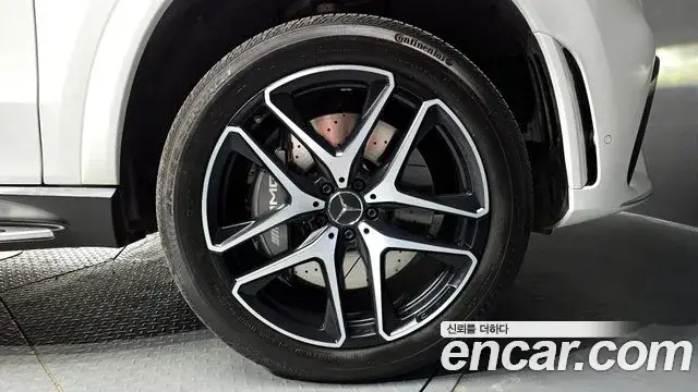 Mercedes-Benz GLE-Class 2022 — ფოტო 7/20