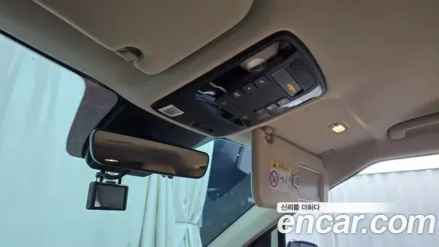 Kia Carnival 2021 — Фото 17/20