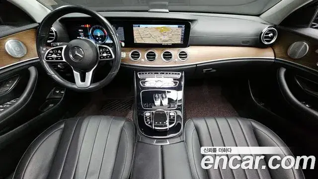 Mercedes-Benz E-Class 2019 — Фото 6/20