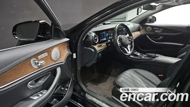 Mercedes-Benz E-Class 2019 — Фото 11/20