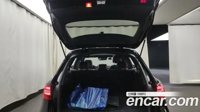 Mercedes-Benz GLC-Class 2018 — Şəkil 18/20