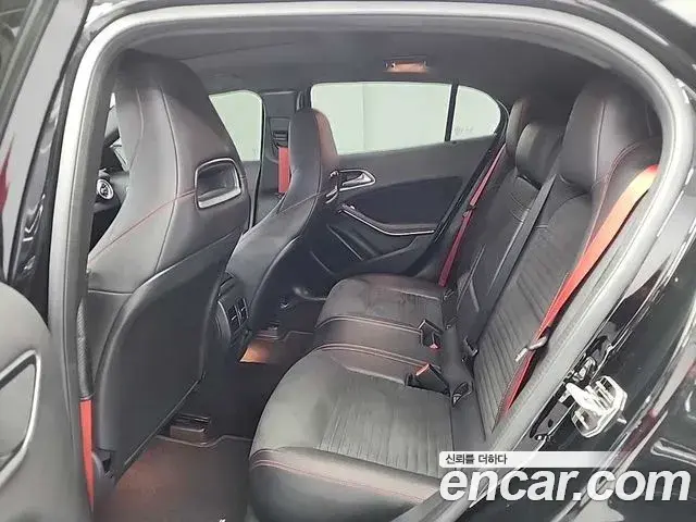 Mercedes-Benz GLA-Class 2018 — Photo 15/19