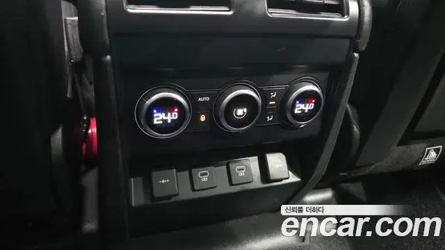 Land Rover Defender 2022 — ფოტო 14/20