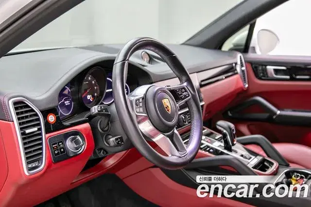 Porsche Cayenne 2020 — Photo 2/20