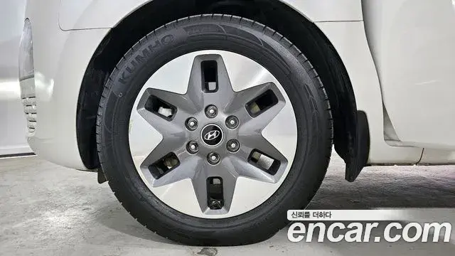 Hyundai Staria 2021 — Photo 17/20