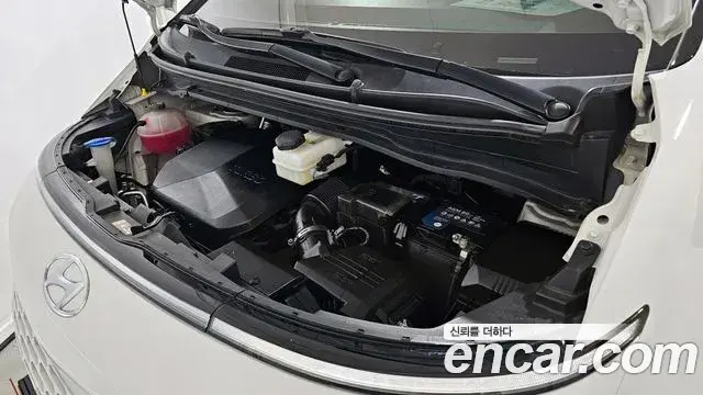 Hyundai Staria 2021 — Photo 9/20