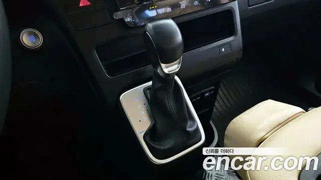 Hyundai Staria 2021 — Photo 6/20