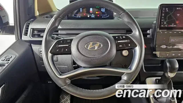 Hyundai Staria 2021 — Photo 16/20