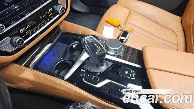 BMW 5 Series 2021 — Photo 18/20