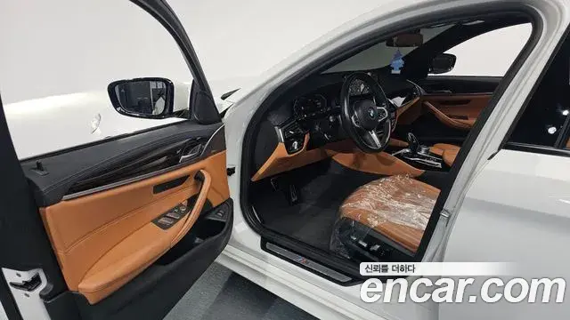 BMW 5 Series 2021 — Photo 13/20