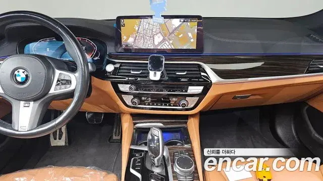 BMW 5 Series 2021 — Photo 8/20