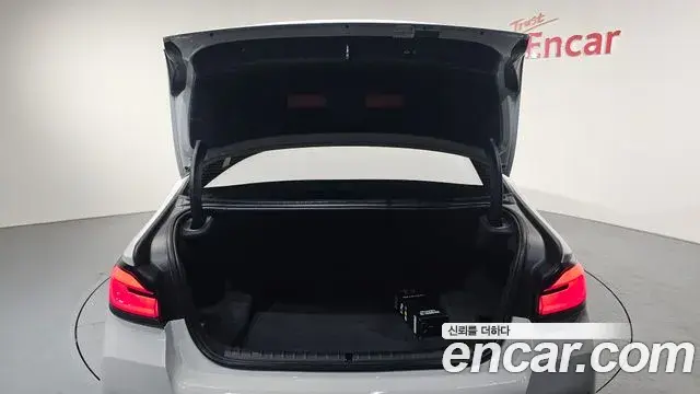 BMW 5 Series 2021 — Photo 19/20