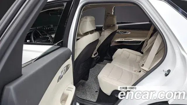 Genesis GV70 2022 — ფოტო 14/20