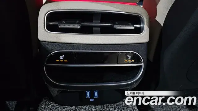 Genesis GV70 2022 — ფოტო 19/20