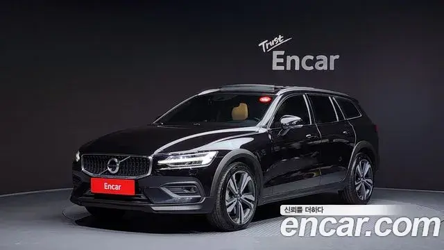 Volvo V60 Cross Country 2020 — Фото 1/20