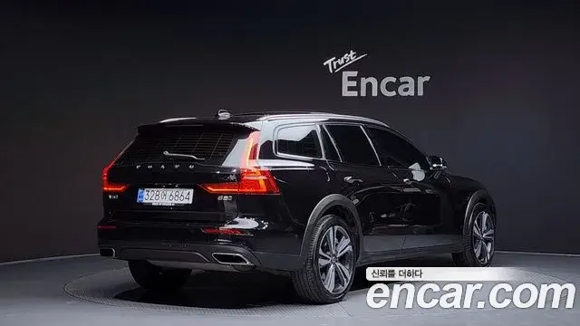 Volvo V60 Cross Country 2020 — Фото 2/20