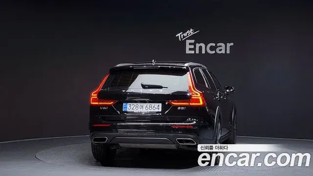 Volvo V60 Cross Country 2020 — Фото 4/20
