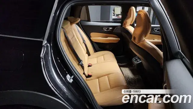 Volvo V60 Cross Country 2020 — Фото 12/20