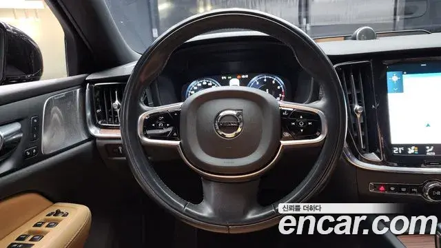Volvo V60 Cross Country 2020 — Фото 13/20