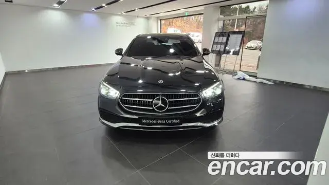 Mercedes-Benz E-Class 2022 — ფოტო 11/17
