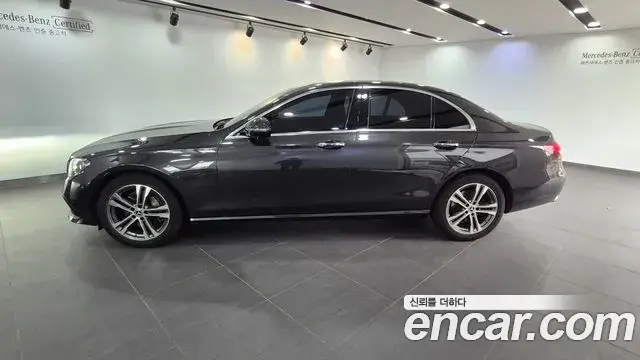 Mercedes-Benz E-Class 2022 — ფოტო 7/17